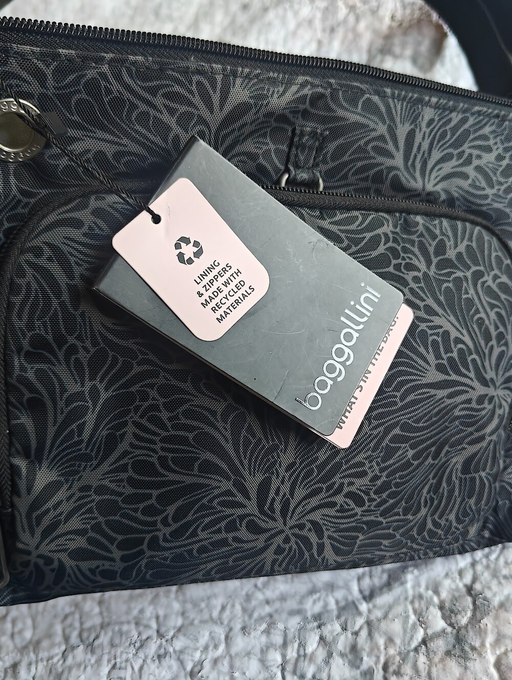 Baggallini Black Gray Floral Travel Pouch
Securtex Anti-Theft Memento Crossbody - Picture 2 of 11